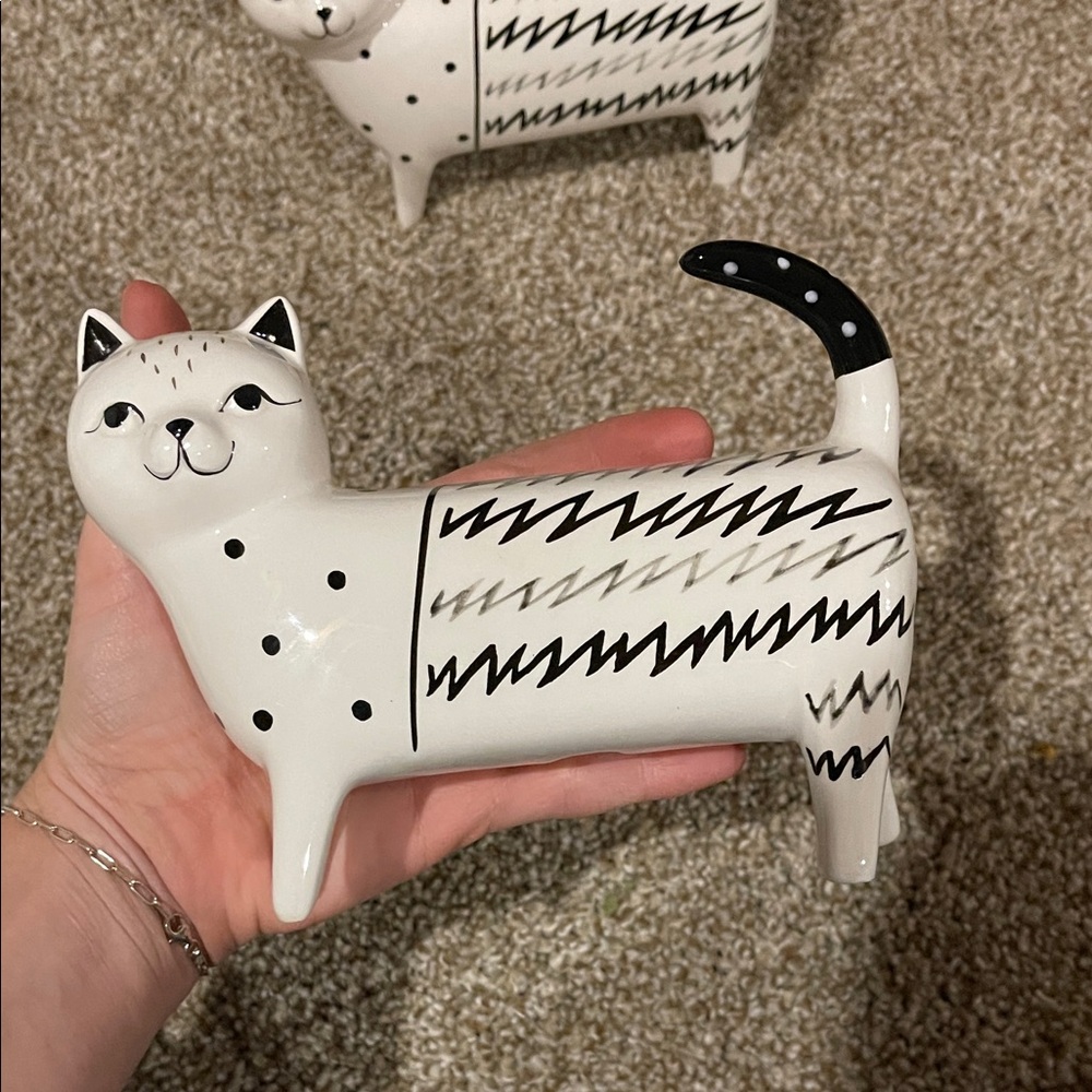 Playful Black and White Cat Figurines - Picture 4 of 6